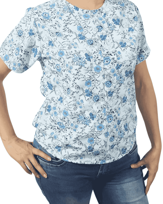 Blusa Azul Claro Con Detalles de Flores