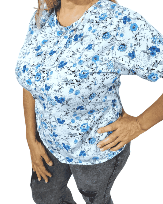 Blusa Azul Claro Con Detalles de Flores